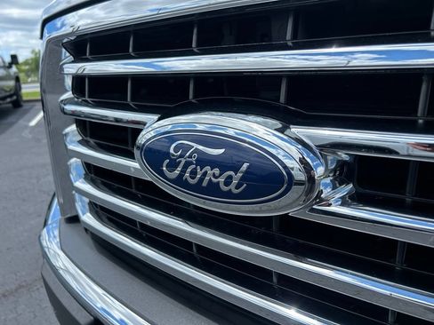 Used 2016 Ford F150 XLT w/ Equipment Group 302A Luxury AWD/4WD image 10