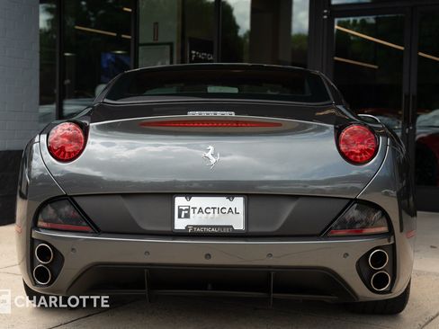 Used 2012 Ferrari California RWD image 15
