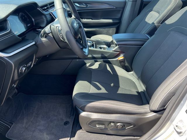 Certified 2025 Jeep Grand Cherokee Laredo X w/ Luxury Tech Group I AWD/4WD image 22