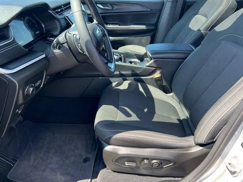 Certified 2025 Jeep Grand Cherokee Laredo X w/ Luxury Tech Group I AWD/4WD image 22