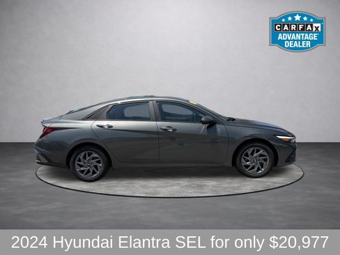 Used 2024 Hyundai Elantra SEL FWD image 2