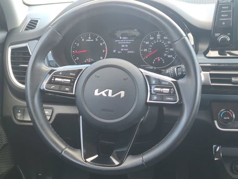 Used 2023 Kia Seltos S image 28