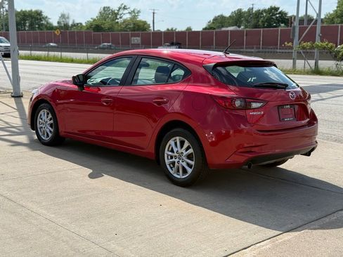 Used 2018 MAZDA MAZDA3 Sport FWD image 10