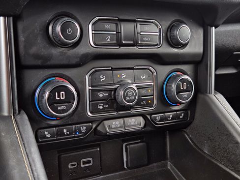 Used 2023 Chevrolet Tahoe Premier RWD image 26