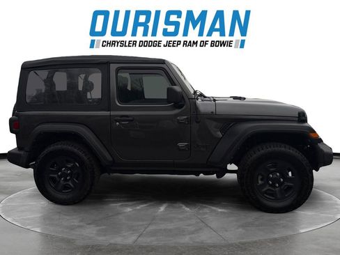 Used 2022 Jeep Wrangler Sport image 7