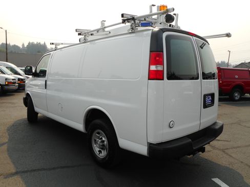 Used 2016 Chevrolet Express 2500 w/ Cold Climate Package RWD image 7
