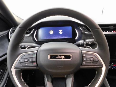 New 2025 Jeep Grand Cherokee Altitude image 6