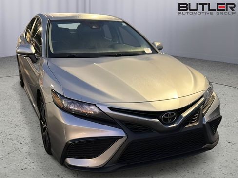 Used 2023 Toyota Camry SE FWD image 5