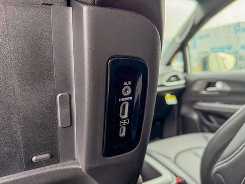 New 2026 Chrysler Pacifica Select image 25