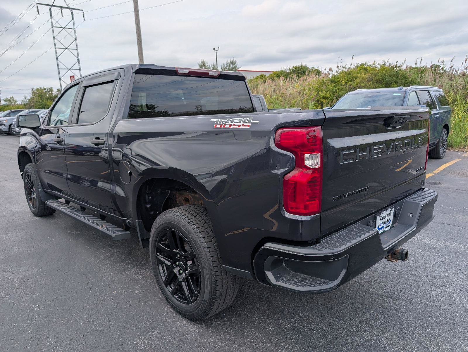 Used 2022 Chevrolet Silverado 1500 Custom Trail Boss w/ LPO, Dark Essentials Package AWD/4WD image 5