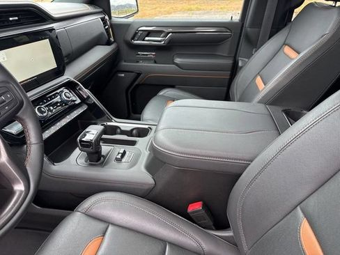Used 2023 GMC Sierra 1500 AT4 w/ Technology Package AWD/4WD image 28