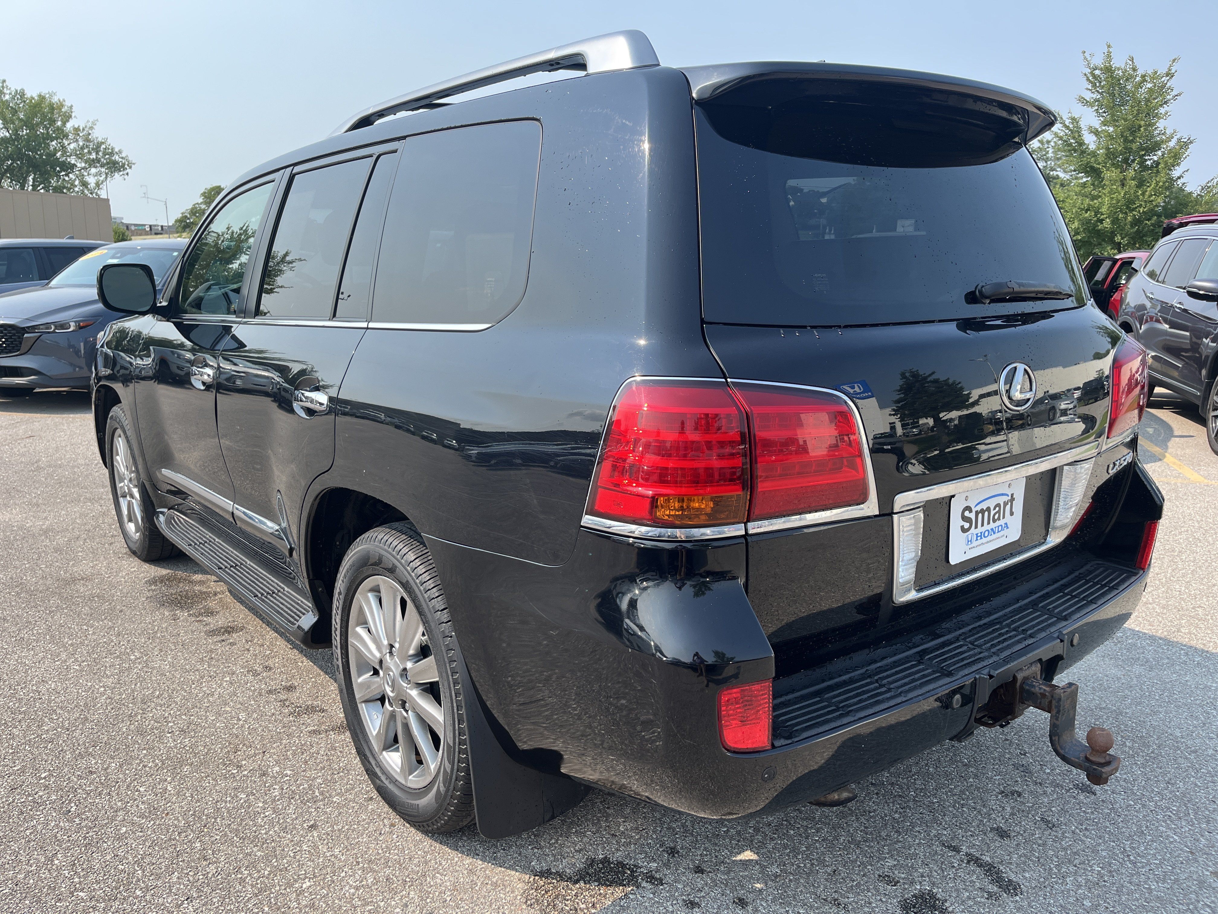 Used 2011 Lexus LX 570 4WD w/ Luxury Pkg image 6
