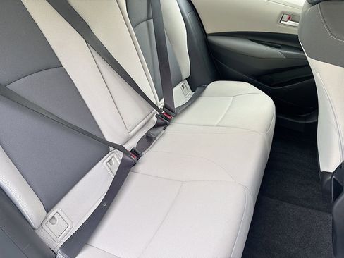 Used 2021 Toyota Corolla LE w/ Carpet Mat Package (TMS) image 25