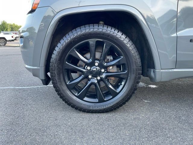 Used 2020 Jeep Grand Cherokee Altitude AWD/4WD image 33