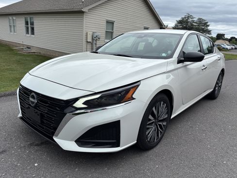 Used 2025 Nissan Altima 2.5 SV FWD image 8