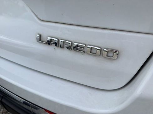 Used 2023 Jeep Grand Cherokee Laredo w/ Luxury Tech Group I AWD/4WD image 11