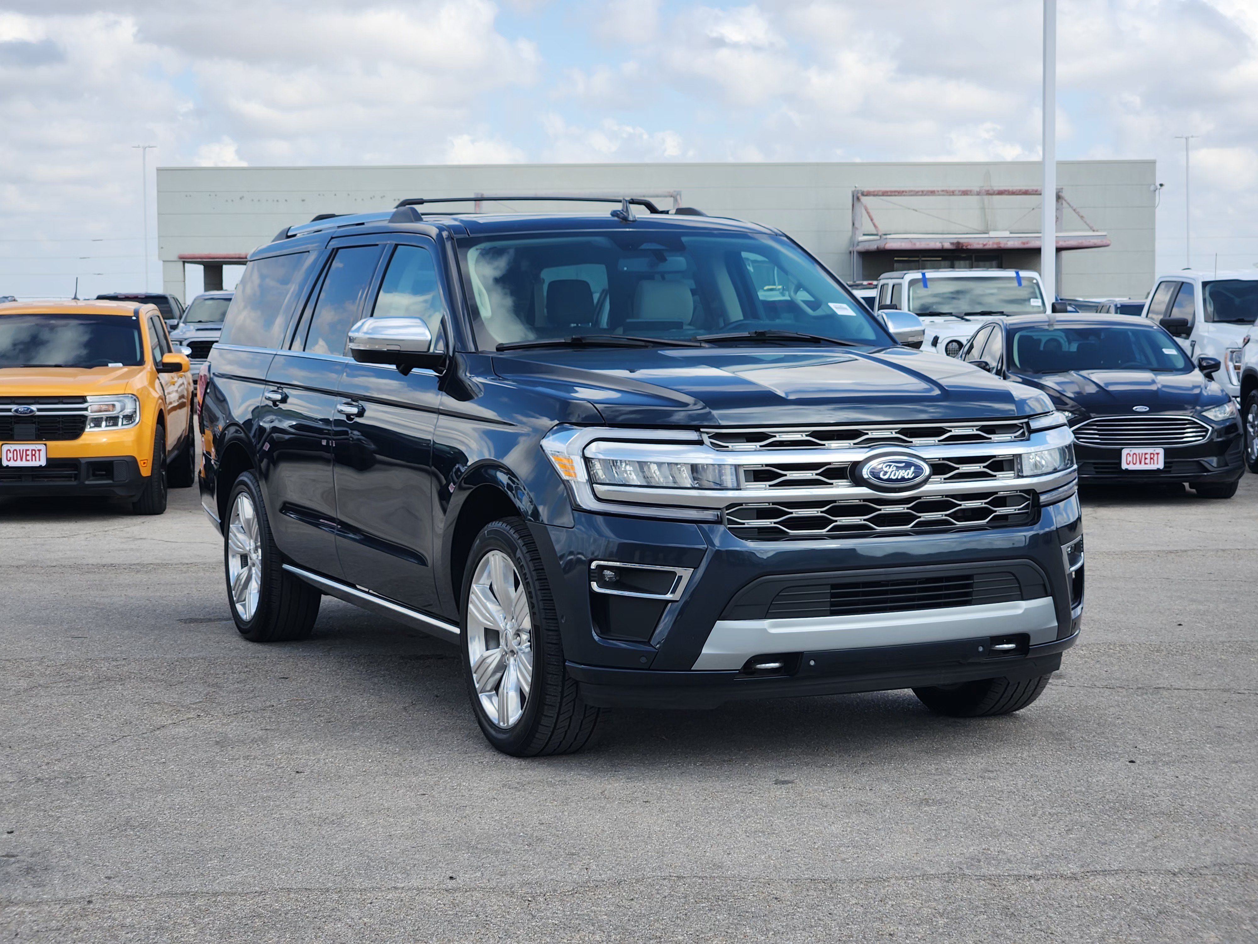 Used 2024 Ford Expedition Max Platinum AWD/4WD image 3