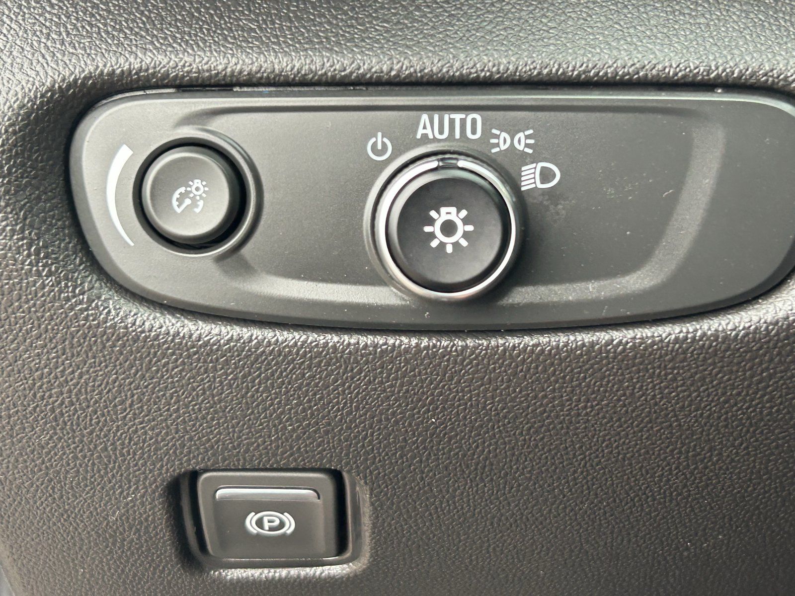 Certified 2025 Chevrolet Blazer LT FWD image 33