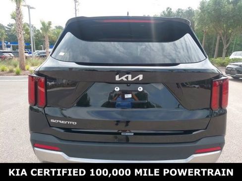 Used 2024 Kia Sorento S w/ Panoramic Sunroof Package FWD image 6