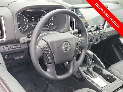 Certified 2025 Nissan Frontier SV RWD image 9