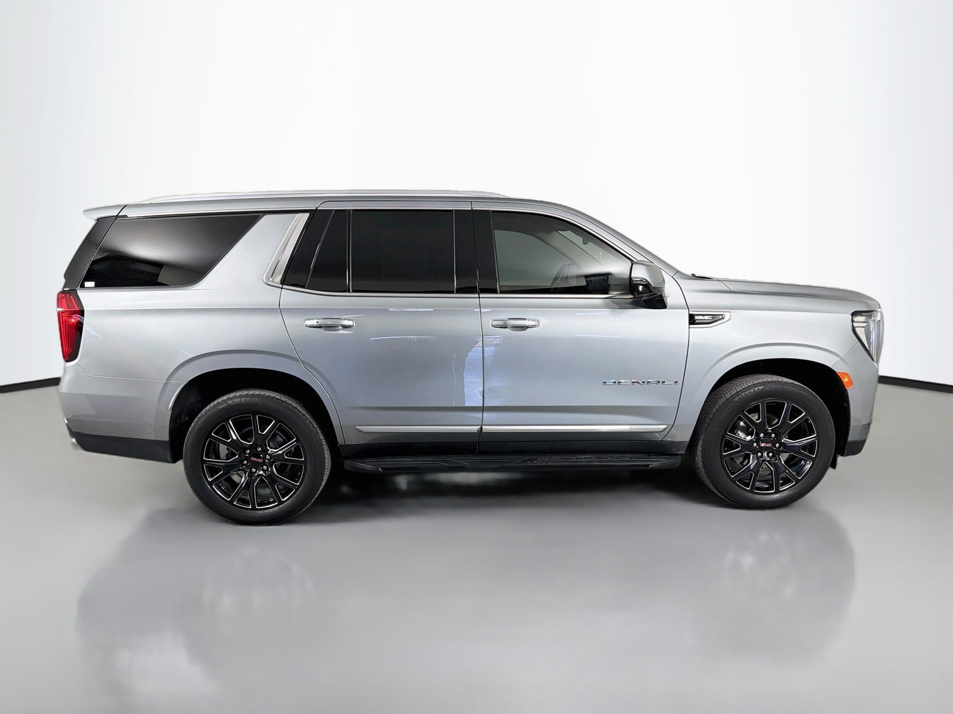 Used 2024 GMC Yukon Denali RWD image 5