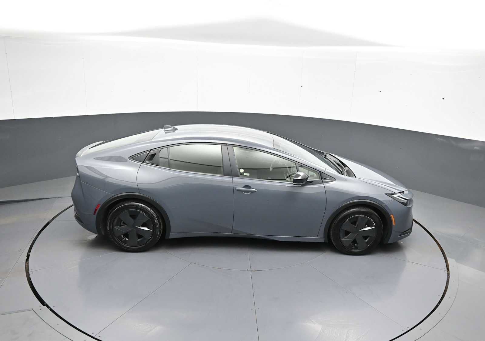 Used 2025 Toyota Prius LE FWD image 36