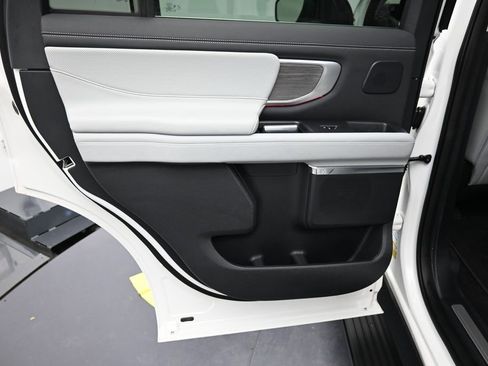 Used 2025 Ford Expedition Platinum w/ Platinum Ultimate Package AWD/4WD image 25