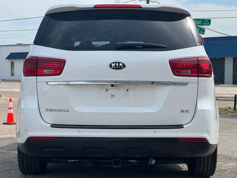 Used 2020 Kia Sedona EX image 4