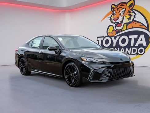 Used 2026 Toyota Camry SE w/ Convenience Package image 3