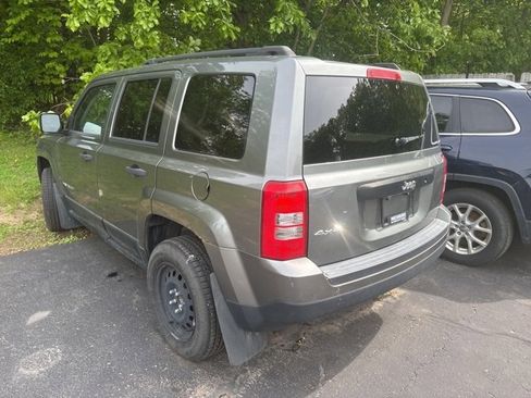 Used 2013 Jeep Patriot Sport image 2