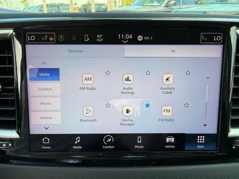 Used 2024 Chrysler Pacifica Touring-L FWD image 27