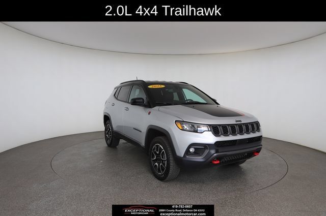 Used 2025 Jeep Compass Trailhawk AWD/4WD image 29