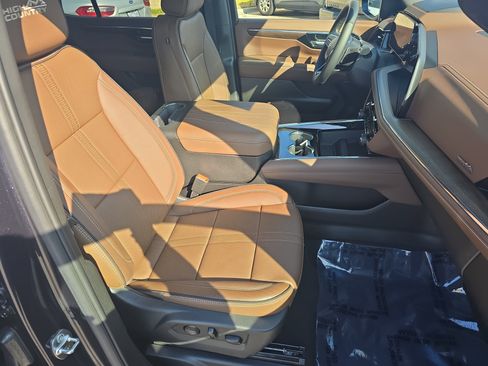 Used 2025 Chevrolet Tahoe High Country image 10