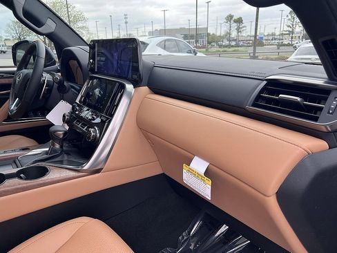 New 2026 Lexus LX 600 4WD w/ Luxury Package image 26