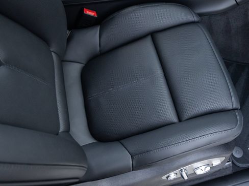 Certified 2026 Porsche Macan AWD/4WD image 42