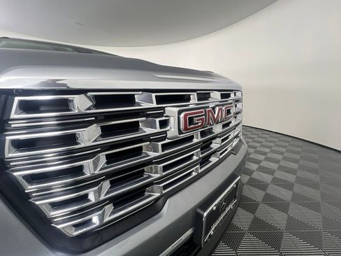 Used 2024 GMC Acadia Denali AWD/4WD image 11