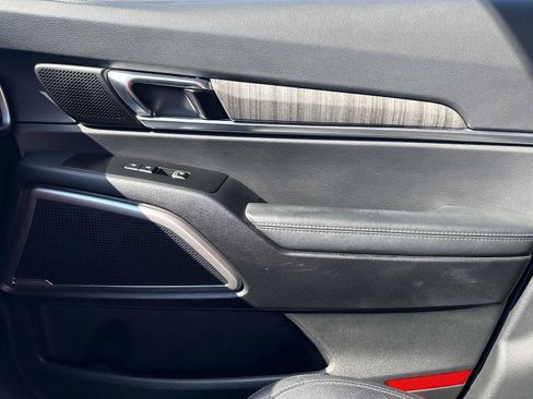 Used 2024 Kia Telluride EX w/ EX Captain's Chair Package image 28