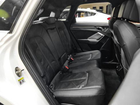 Used 2020 Audi Q3 2.0T Premium w/ Convenience Package AWD/4WD image 39
