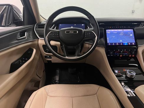 Used 2021 Jeep Grand Cherokee L Limited w/ Luxury Tech Group II AWD/4WD image 15
