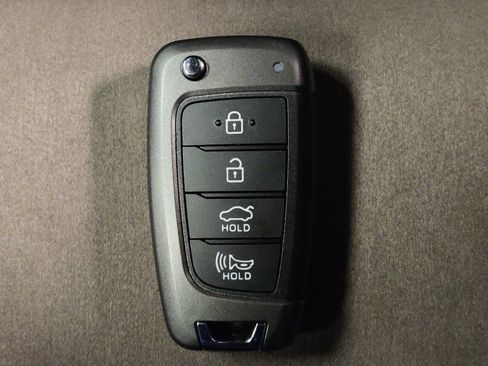 Used 2019 Hyundai Santa Fe SE FWD image 32