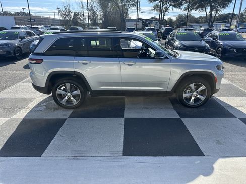 Used 2024 Jeep Grand Cherokee Limited w/ Trailer Tow Package image 3