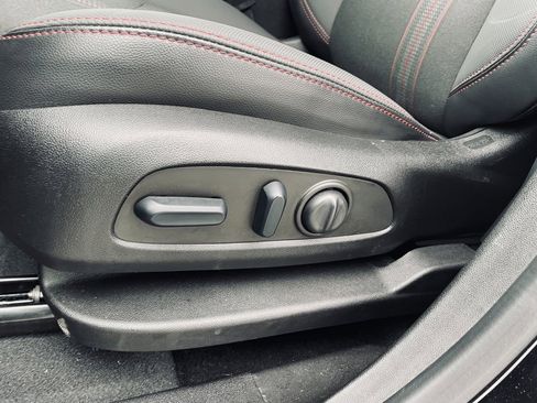 Used 2022 Chevrolet Equinox RS image 18