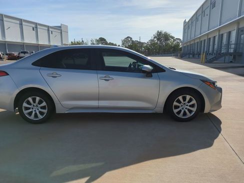 Used 2023 Toyota Corolla LE image 3