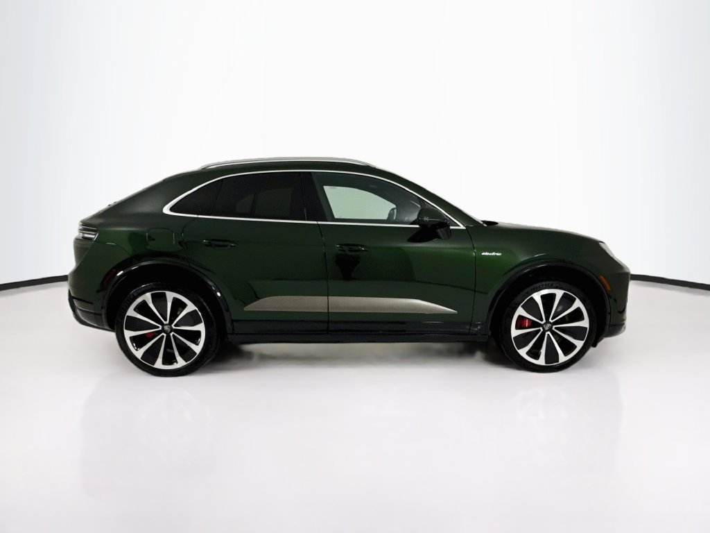 Certified 2024 Porsche Macan Turbo Electric AWD/4WD image 8