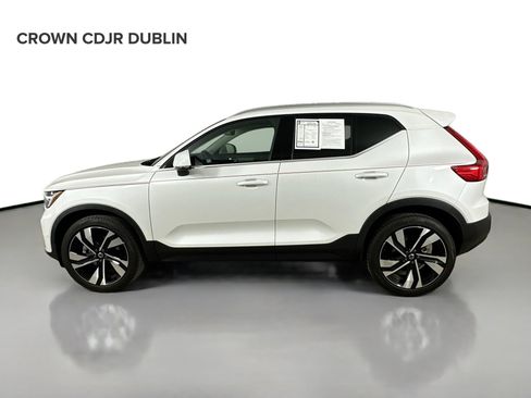 Used 2023 Volvo XC40 B5 Plus w/ Climate Package AWD/4WD image 9