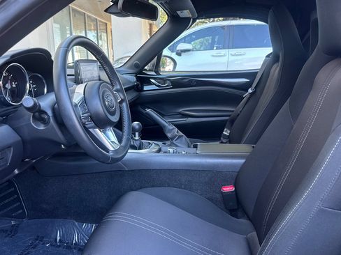 Used 2021 MAZDA MX-5 Miata Club w/ Appearance Package RWD image 11