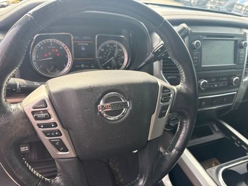 Used 2019 Nissan Titan SL w/ Chrome Package AWD/4WD image 16