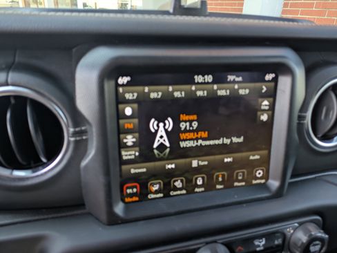 Used 2021 Jeep Wrangler Unlimited Sahara image 19