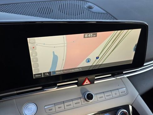 Used 2025 Hyundai Elantra Limited FWD image 10