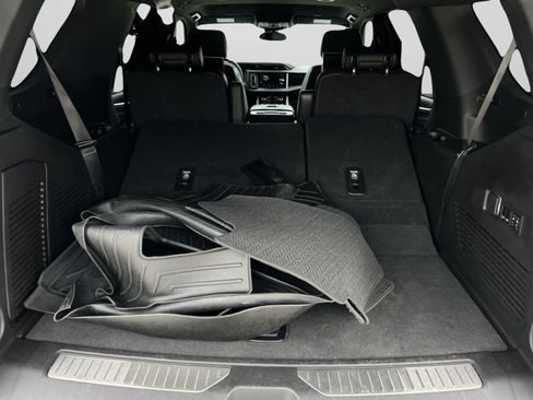 Used 2023 GMC Yukon Denali RWD image 29